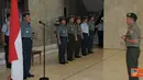 Citizen6, Cilangkap: Panglima TNI Laksamana TNI Agus Suhartono, menerima  Laporan Korps Kenaikan Pangkat 12 Perwira Tinggi (Pati) TNI di Ruang Hening Mabes TNI Cilangkap Jakarta, Senin (4/6). (Pengirim: Badarudin Bakri)