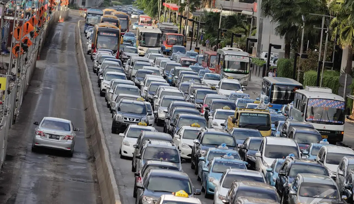 Kemacetan di Jalan MH Thamrin, Jakarta. (Liputan6.com/Faizal Fanani)