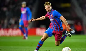 Gelandang Barcelona ​Frenkie de Jong merupakan salah satu target utama Manchester United atau MU pada bursa transfer musim panas 2022. (foto: Pau BARRENA / AFP)