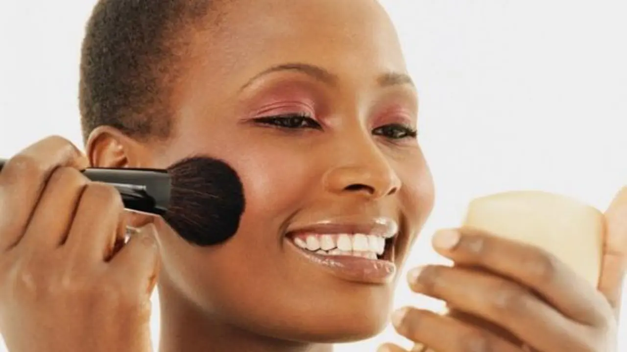 8 Tips Kecantikan Unik Bagi Wanita Berkulit Hitam