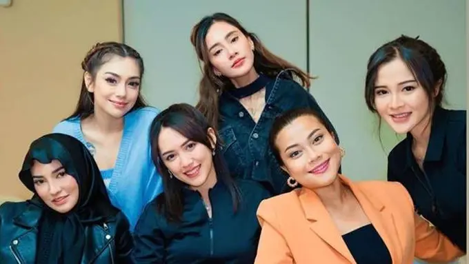 Tampil Kompak, Ini 6 Potret Kebersamaan Happy Asmara dan Bella Bonita