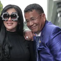 Ini alasan Syahrini ngopi ditempat favorit Hotman Paris.