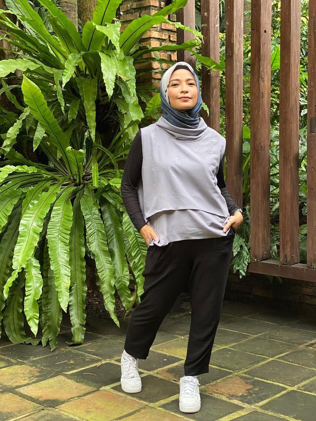 Berat Badan Turun 12 Kg, Ini 6 Potret Terbaru Tantri Kotak yang Makin Langsing