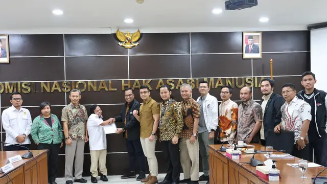 Juru Bicara (Jubir) TPN Ganjar-Mahfud, Aiman Witjaksono resmi melayangkan perlawanan terhadap penyidik Ditreskrimsus Polda Metro Jaya dan Komnas HAM buntut penyitaan handphone (gawai). (Merdeka.com)