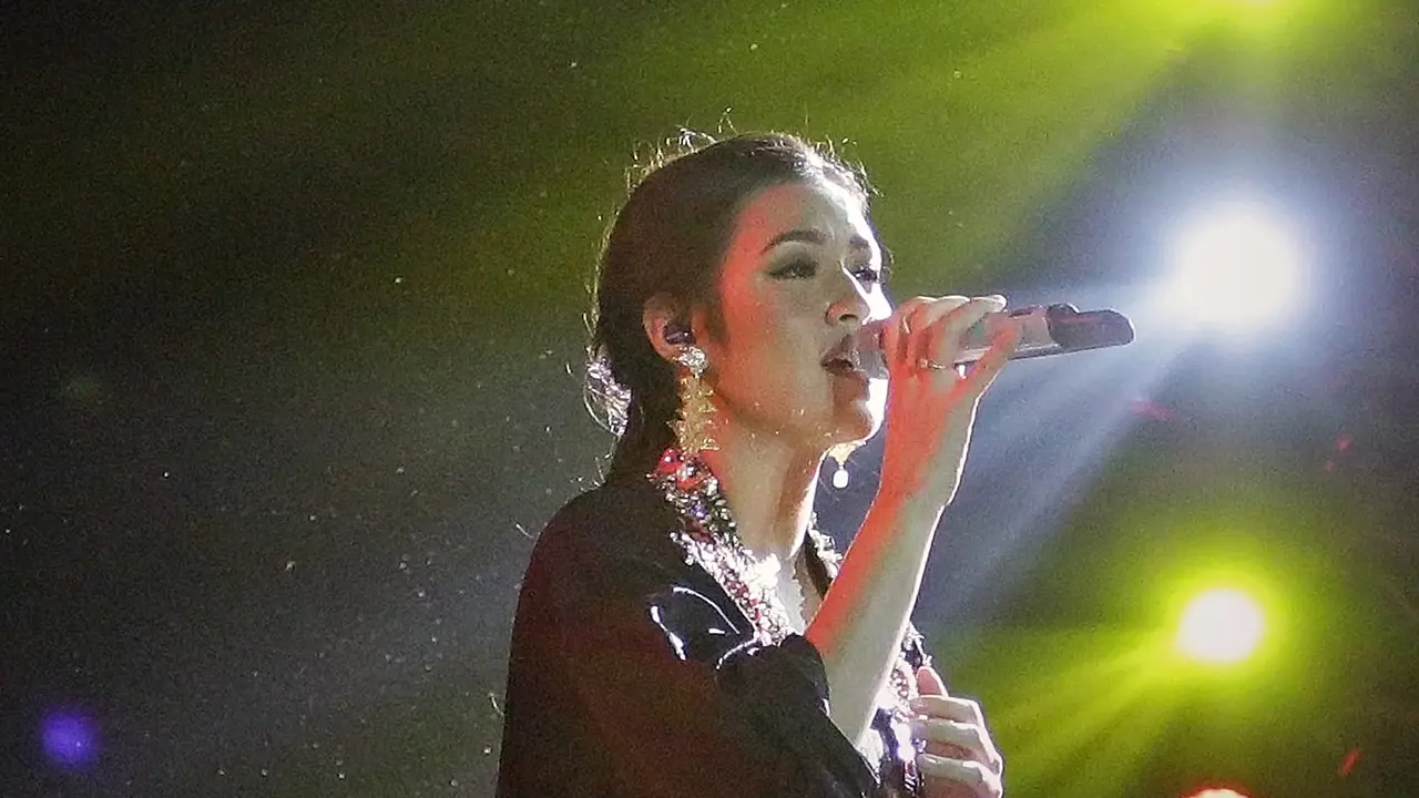[Fimela] Raisa dan Bunga Citra Lestari