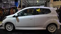 Mobil murah ramah lingkungan Daihatsu Ayla GT2 mejeng di ajang IIMS 2014 dengan aksesori baru, Jakarta, (18/9/14). (Liputan6.com/Miftahul Hayat)