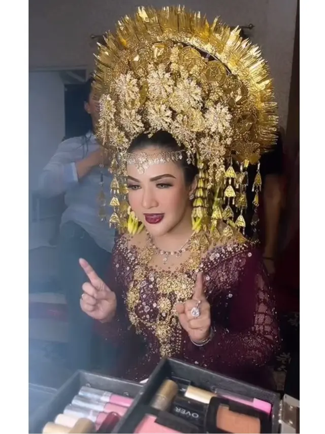 6 Potret Post Wedding Barbie Kumalasari, Pakai Busana Pengantin Sunda dan Minang