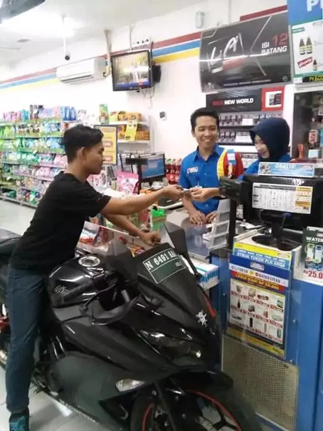 foto: Facebook/@INDOMARET,,KARYAWAN dan KELUHANNYA