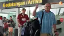 Jesper Blomqvist (belakang) ikut dalam rombongan tim United Red yang tiba di Terminal 3 Bandara Soetta (Liputan6.com/ Helmi Fithriansyah)