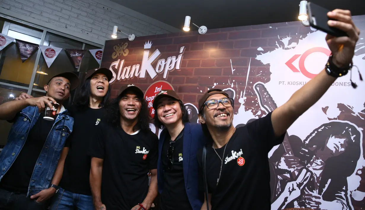 Bukan tanpa alasan, bisnis kopi yang dipilih Slank tak lain lantaran kopi merupakan hal yang paling dekat dengan mereka selama terbentuk hampir 34 tahun. (Nurwahyunan/Bintang.com)