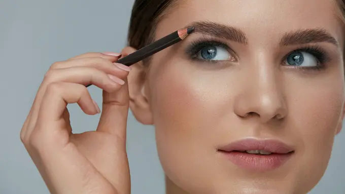 3 Bahan Alami yang Bisa Digunakan Untuk Menebalkan Alis