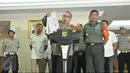 Kapolda Metro Jaya, Irjen M Iriawan memberikan keterangan pers terkait penangkapan Miryam S. Haryani di Jakarta, Senin (1/5). Miryam menjadi buronan KPK setelah jadi tersangka pemberian keterangan palsu kasus e-KTP. (Liputan6.com/Helmi Afandi)