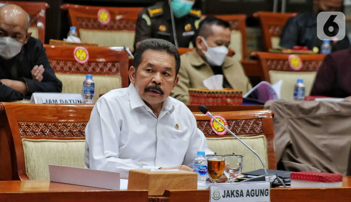 Jaksa Agung ST Burhanuddin saat mengikuti rapat dengar pendapat dengan Komisi III DPR RI di Jakrta, Selasa (23/8/2022). Rapat tersebut membahas perkembangan kasus Korupsi Surya Darmadi 78 T dan kasus Korupsi PT Waskita Beton Precast Tbk. (Liputan6.com/Angga Yuniar)