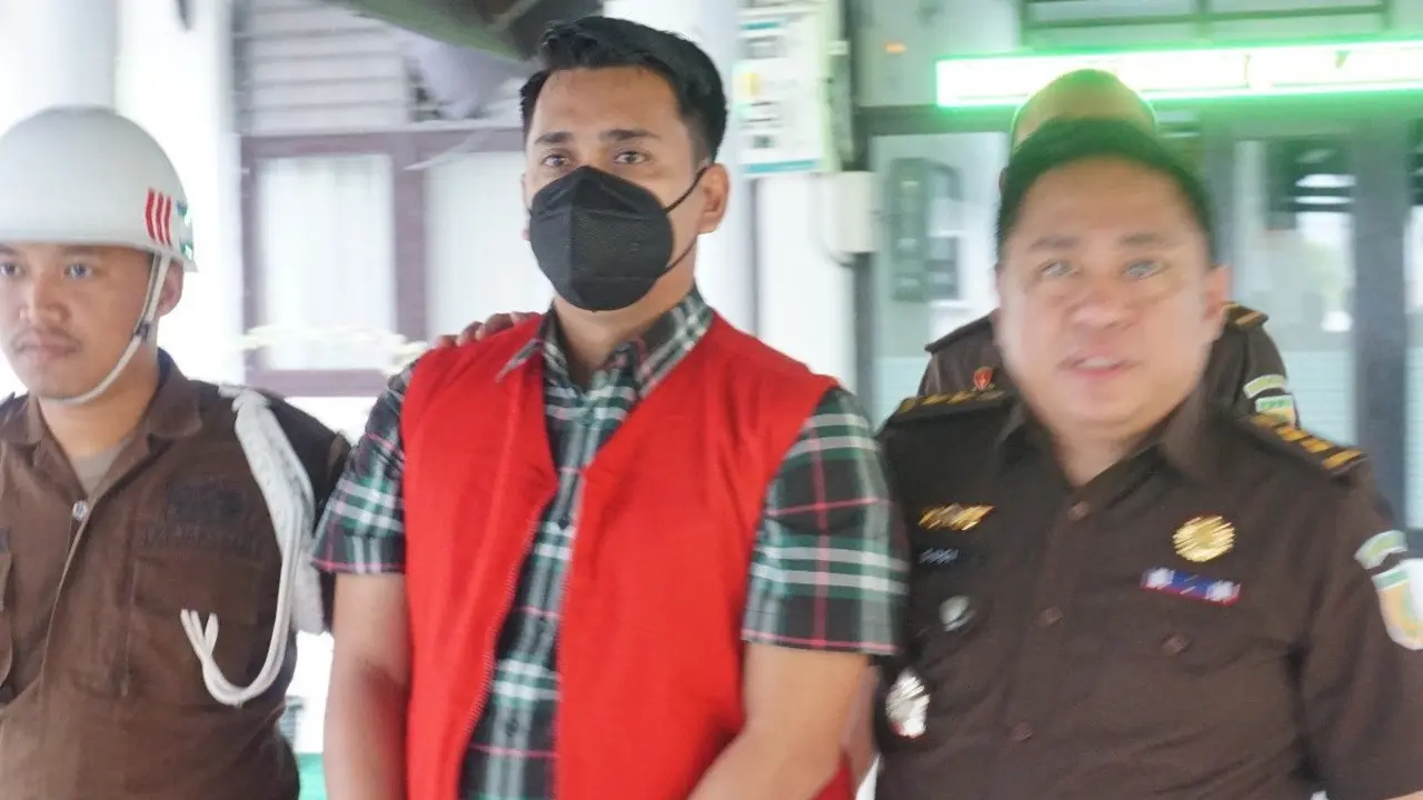 Andi Ardiansyah, keponakan Gubernur Sultra Andi Sumangerukka narapidana korupsi pertambangan di Konawe Utara mendapatkan Asimilasi tahanan.