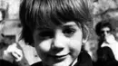 Meski terkenal dengan wajah cool, namun siapa sangka kalau wajah masa kecil Robert Downey Jr ini sangat menggemaskan? (Pinterest)