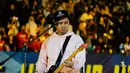 Penampilan Joshua Suherman juga dikenal santai dan keren. Joshua  tampil energik menggunakan hoodey dan topi Majelis Lucu Indonesia. (Liputan6.com/IG/@jojosuherman)