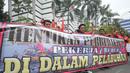 Massa melakukan aksi di depan Kementerian Perhubungan, Jakarta, Selasa (11/11/2014). (Liputan6.com/Herman Zakharia) 