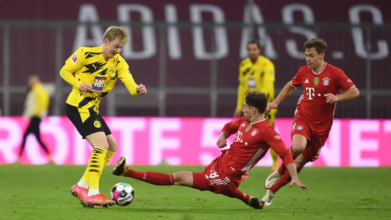 FOTO: Lewandowski Hattrick ke Gawang Mantan, Munchen Gulung Dortmund 4-2