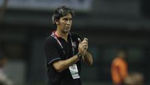 Pelatih Bali United, Stefano Cugurra Teco, saat melawan Semen Padang pada laga Piala Presiden 2019 di Stadion Patriot, Jawa Barat, Senin (11/3). Bali United menang 2-1 atas Semen Padang. (Bola.com/M Iqbal Ichsan)