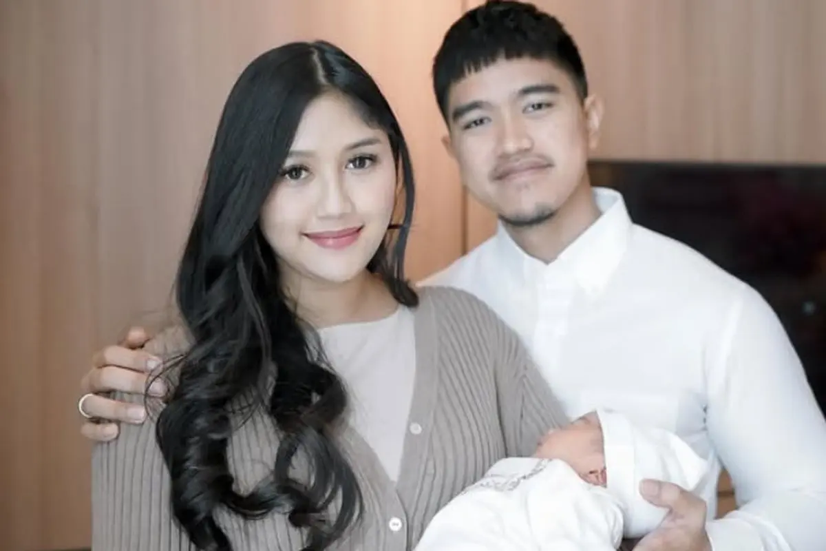 Gaya Terbaru Bebingan Putri Erina Gudono dan Kaesang saat Usia 5 Bulan,