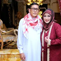 Tidak mudah membangun rumah tangga tetap kokoh. Butuh komitment untuk bisa mempertahankan sebuah pernikahan. Begitu juga yang dirasakan oleh pasangan Pangky Suwito dan Yatie Octavia.  (Adrian Putra/Bintang.com)