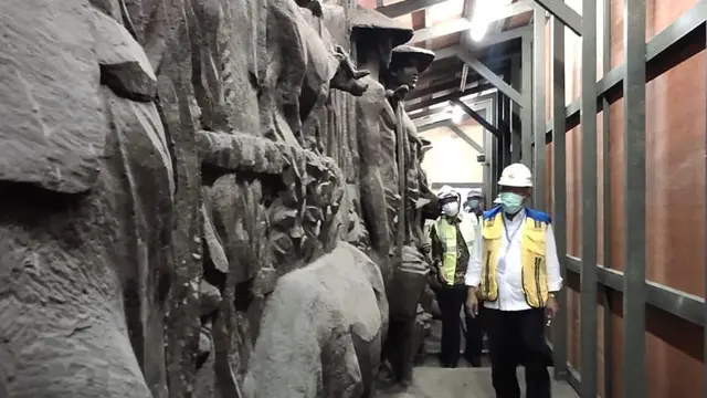 Menteri PUPR Basuki Hadimuljono mengunjungi lokasi pemugaran atau renovasi Gedung Sarinah Thamrin di Jakarta. (Dok Kementerian PUPR)