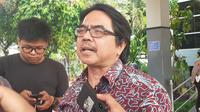 Dosen UI Ade Armando mendatangi Polda Metro Jaya, Jumat (8/11/2019). (Merdeka.com/ Tri Yuniwati Lestari)