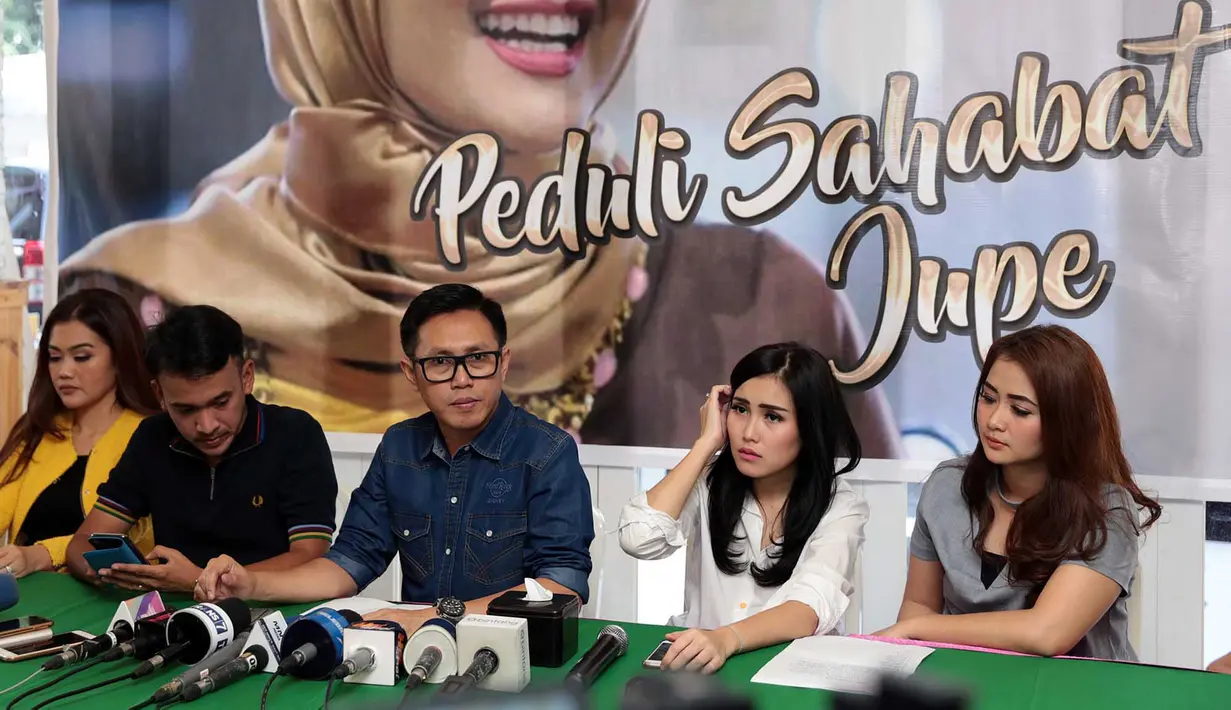 Usai menjalani kemoterapi, dokter terus berusaha memantau perkembangan penyakit Julia Perez dengan Positron Emission Tomography (PET) Scan. Hal itu untuk mengetahui tindakan selanjutnya. (Deki Prayoga/Bintang.com)