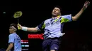 Pebulutangkis ganda putra Indonesia, Fajar Alfian/Muhammad Rian Ardianto gagal mengembalikan kok saat bertanding melawan pebulutangkis ganda putra China, China, Liu Yu Chen/Ou Xuan Yi pada laga perempatfinal Indonesia Masters 2023 di Istora Senayan, Jakarta, Jumat (27/01/2023). Fajar Alfian kalah dengan skor 21-11, 13-21, 23-25. (Bola.com/Bagaskara Lazuardi)