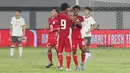 Sebagai informasi, bagi Timnas Indonesia U-17, laga ini merupakan ajang pemanasan sekaligus seleksi sebelum putaran final Piala Asia yang dijadwalkan berlangsung pada April hingga Mei 2026. Tampa dalam foto, pemain Timnas Indonesia U-17 merayakan gol dalam laga uji coba melawan China di Indomilk Arena, Tangerang, Banten, Rabu (11/2/2026) malam. (Bola.com/Abdul Aziz)