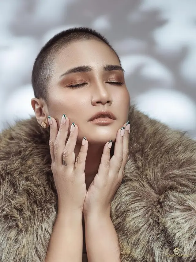 7 Pemotretan Feby Febiola Bertema Classic Beautyshoot Ini Curi Perhatian