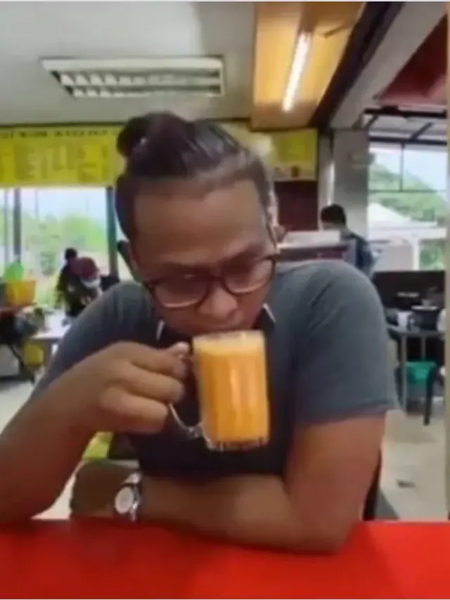 Pria Ini Menangis Usai Teguk Teh Tarik Pertama Kali Usai 2 Bulan Pembatasan Sosial