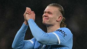 Striker Manchester City, Erling Haaland bereaksi setelah melewatkan sebuah peluang dalam pertandingan sepak bola Liga Premier Inggris antara Manchester City dan Fulham di Stadion Etihad, Manchester, Inggris barat laut, pada 11 Februari 2026. (Paul ELLIS / AFP)