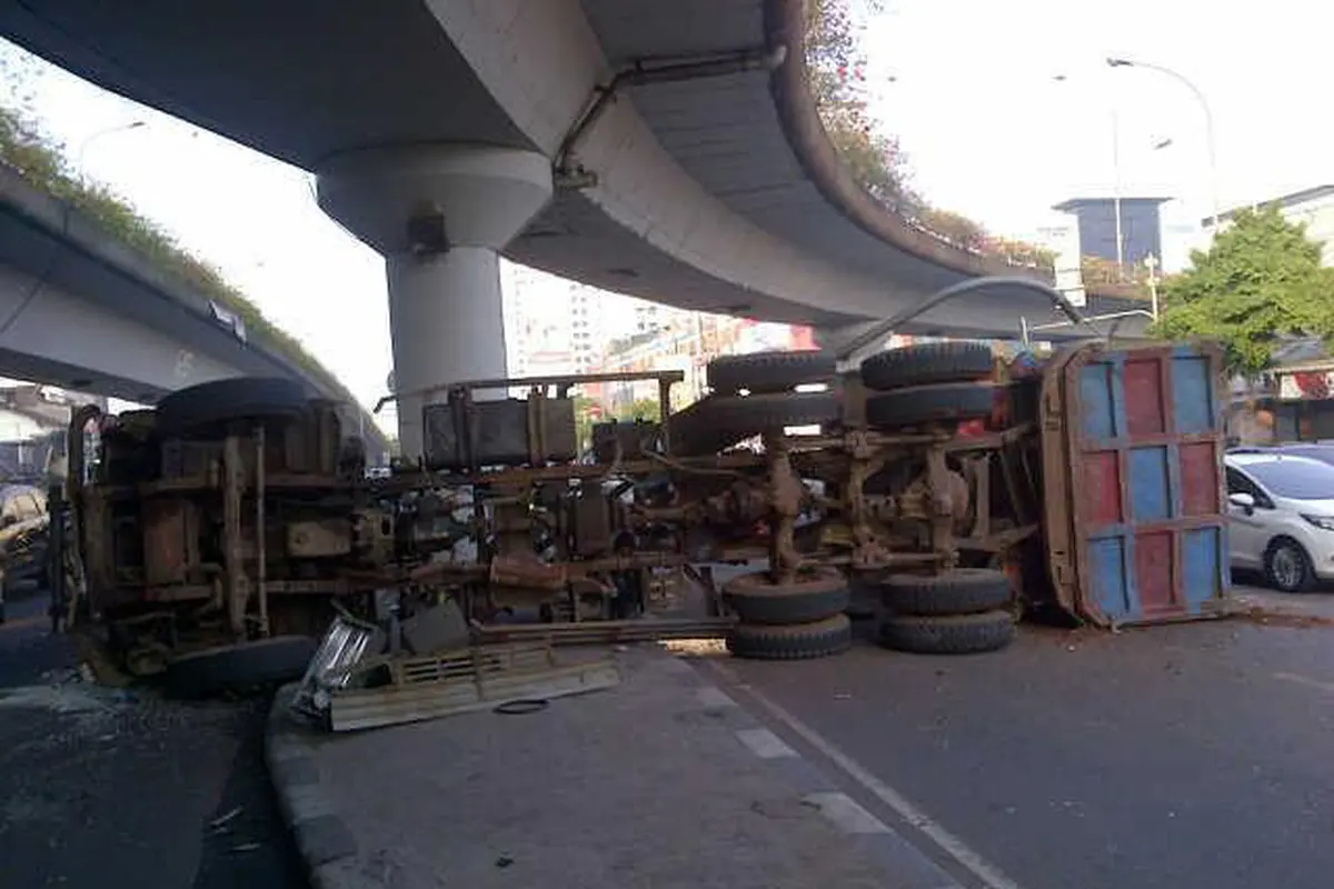 Sejumlah Kecelakaan Warnai Kemacetan Lalu Lintas Ibukota
