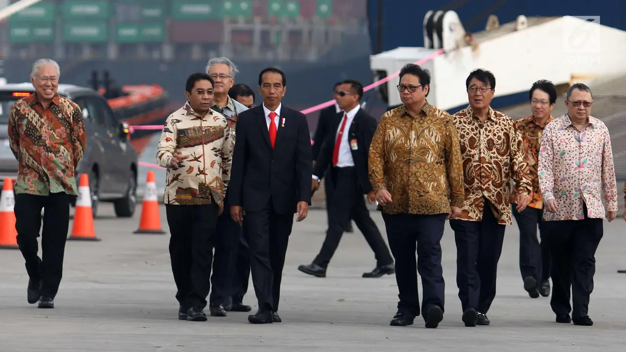 Jokowi Tinjau Ekspor Perdana Mitsubishi Xpander ke Filipina