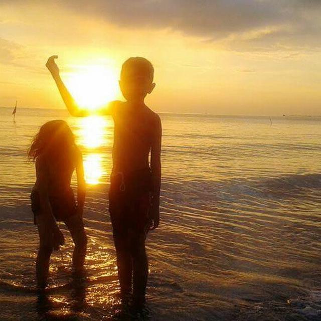 Sambut Mentari Pagi Dari Pantai Hitam Kebanggaan Wong Brebes