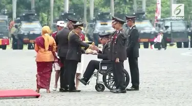 Peringatan HUT ke-71 Bhayangkara tahun ini terasa istimewa dengan kehadiran Presiden Jokowi dan pemberian penghargaan kepada anggota Polri yang dinilai berjasa dan mengabdikan diri pada Polri melebihi penugasan.