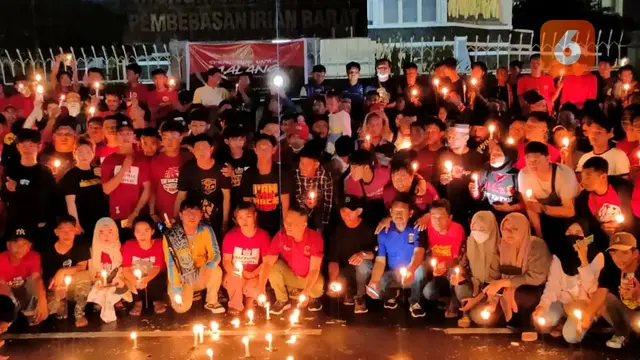 Aliansi Suporter Indonesia doa bersama usai tragedi Kanjuruhan (Liputan6.com/Fauzan)