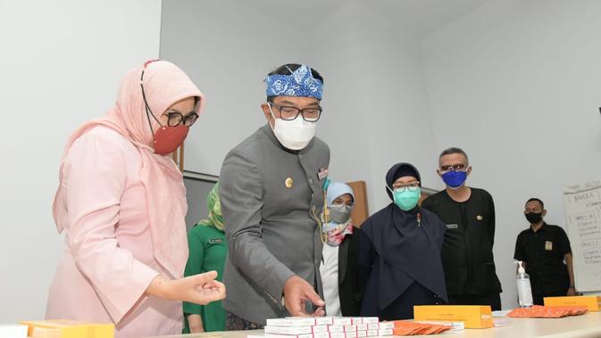 Pasien Covid-19 yang Isoman Terima Obat-obatan dari Pemprov Jabar - Vimarsana News