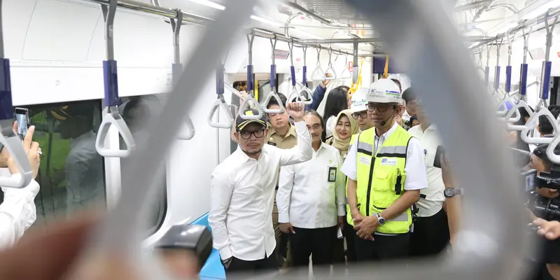 Menaker Hanif Dhakiri Jajal MRT Jakarta