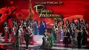 Agnes Aditya Rahajeng (tengah) asal Banten usai menerima mahkota Puteri Indonesia saat Grand Final Pemilihan Puteri Indonesia 2026 di Jakarta Internasional Convention Center, Jakarta, Jumat (24/4/2026). Agnes Aditya Rahajeng asal Banten resmi dinobatkan sebagai Puteri Indonesia 2026. (Kapanlagi.com/Budy Santoso)