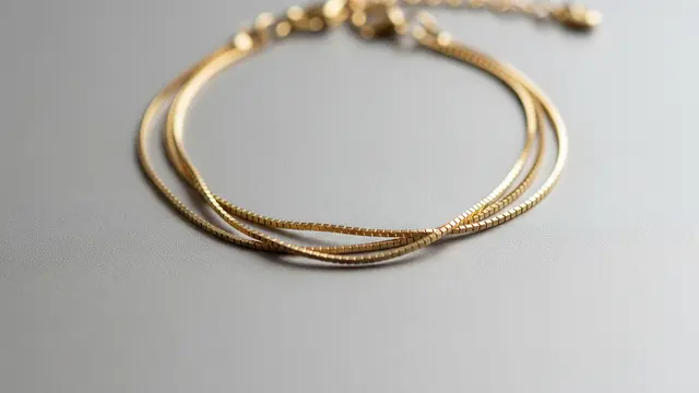 Gelang Emas Rantai Tipis Bertumpuk