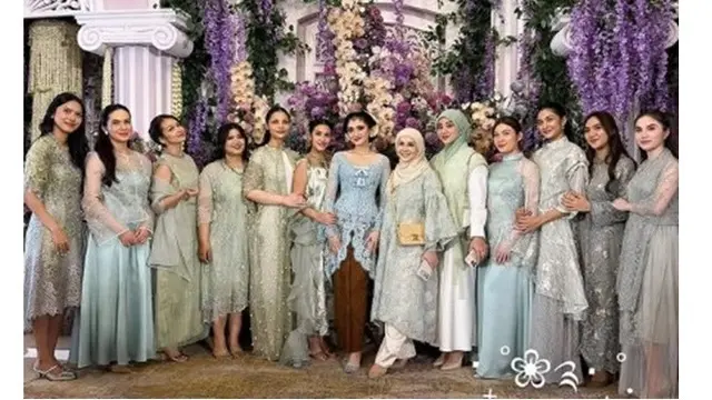 8 Detail Baju Bridesmaid di Acara Siraman dan Pengajian Syifa Hadju, Nuansa Tosca & Lace