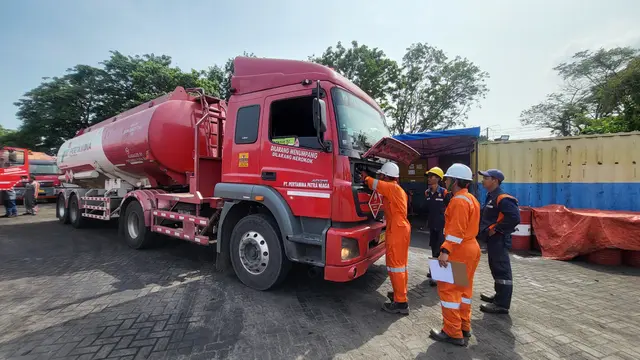 Pertamina Patra Niaga menggelar ramp check atau inspeksi keselamatan terhadap armada mobil tangki. (Foto: Pertamina)