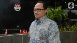 Direktur Utama PT Waskita Beton Precast Djarot Subana usai menjalani pemeriksaan di gedung KPK, Jakarta, Rabu (5/2/2020). Djarot Subana diperiksa untuk tersangka mantan Kepala Divisi II PT Waskita Karya Fathor Rachman. (merdeka.com/Dwi Narwoko)