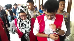 Sidang kasus pembunuhan Ade Sara Angelina Suroto ditunda dikarenakan pengacara kedua terdakwa mengajukan eksepsi kepada hakim, PN Jakpus, Selasa (26/8/2014) (Liputan6.com/Faizal Fanani)