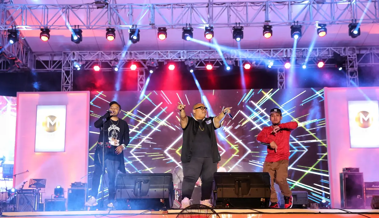 Di panggung Meikarta Music Festival, Saykoji juga membawakan lagu terbaru mereka yang berjudul Deposito. Lagu barunya itu merupakan parodi lagu luar yang bertajuk Despacito. (Adrian Putra/Bintang.com)