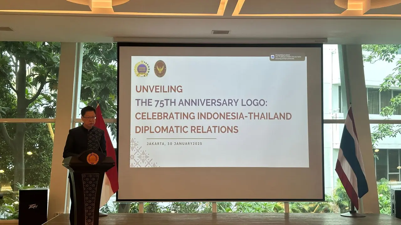 Duta Besar Thailand untuk Indonesia Prapan Disyatat dalam acara peluncuran logo perayaan 75 tahun hubungan diplomatik Indonesia-Thailand di Kementerian Luar Negeri RI, Kamis (30/1/2025). (Liputan6.com/Benedikta Miranti)