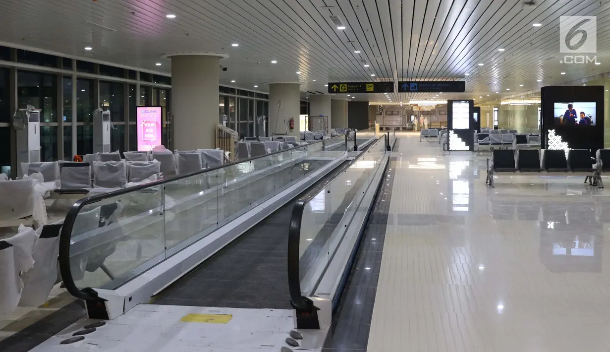 Kondisi ruang tunggu Bandara Internasional Yogyakarta, Kulon Progo, DI Yogyakarta, Selasa (23/4).Progres pembangunan Bandara Internasional Yogyakarta hampir 100 persen, sementara progres pembangunan keseluruhannya termasuk domestik mencapai 47 persen. (Liputan6.com/Helmi Fithriansyah)