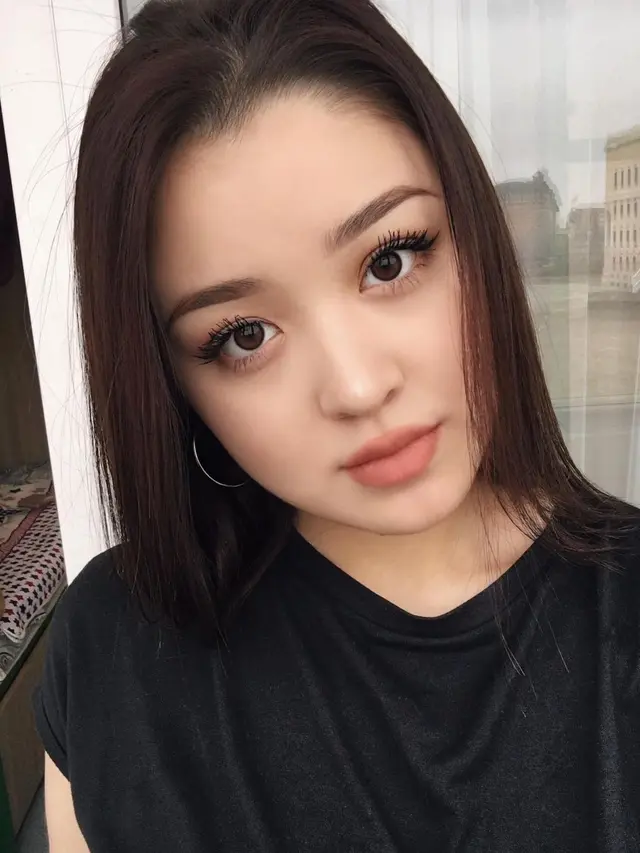 7 Potret Dayana, Cewek Kazakhstan yang Ajak Nikah YouTuber Fiki Naki